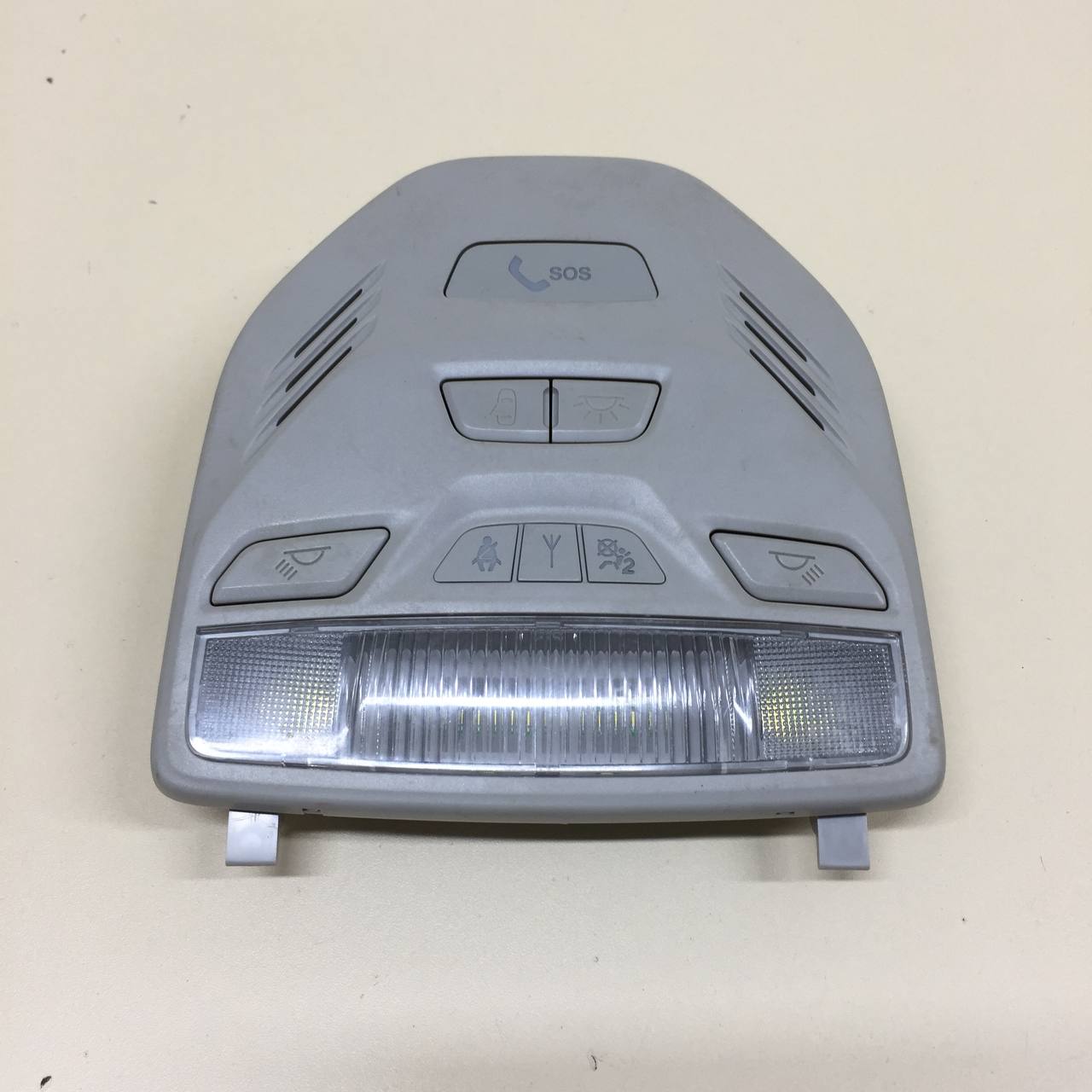 Плафон салонный Lada Vesta 2015>