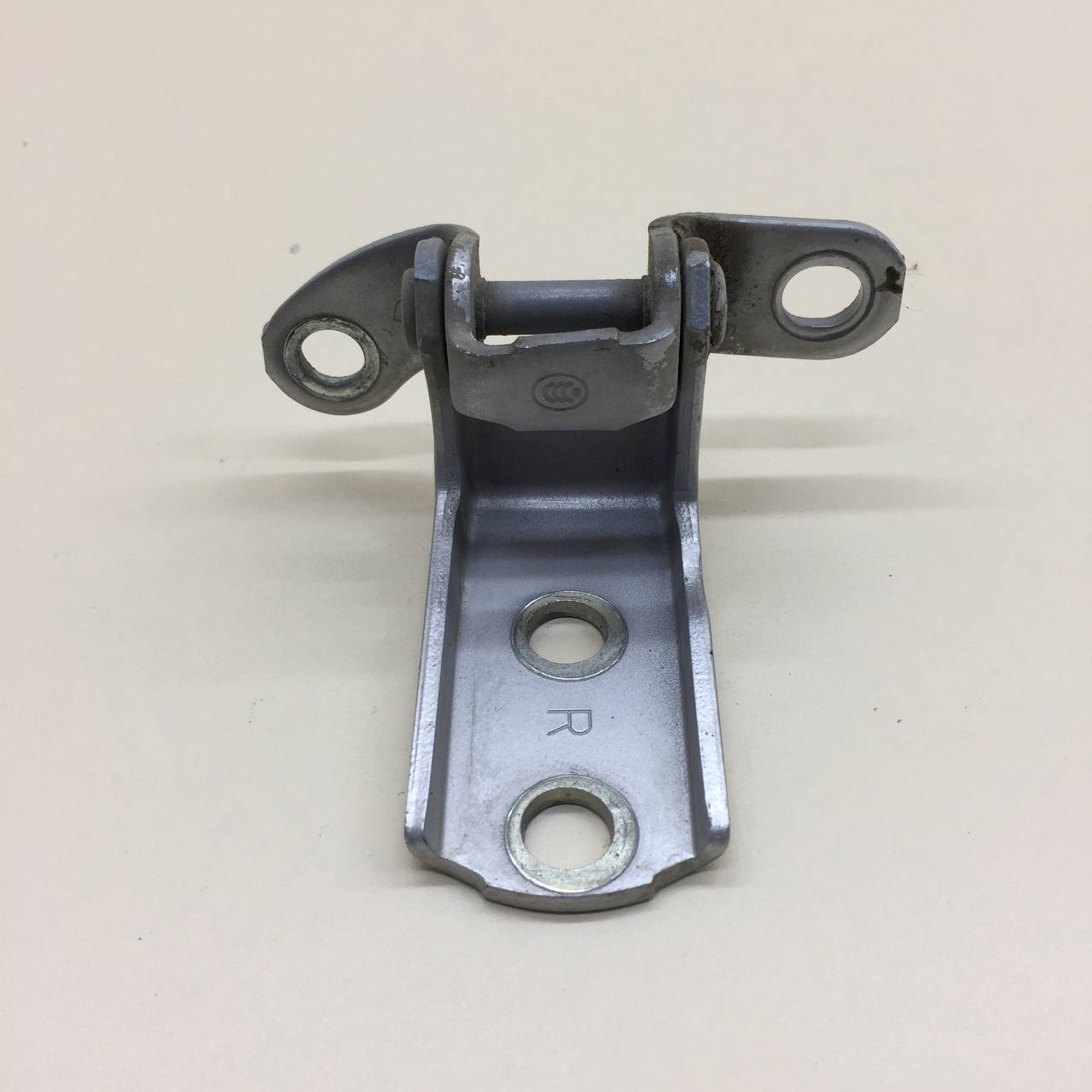 Петля двери задней правой нижняя Toyota Rav 4 (A30) 2006-2013