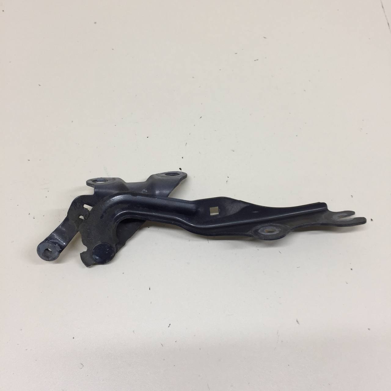 Петля капота правая Mazda Mazda 6 (GG) 2002-2007 Петля капота правая Mazda Mazda 6 (GG) 2002-2007