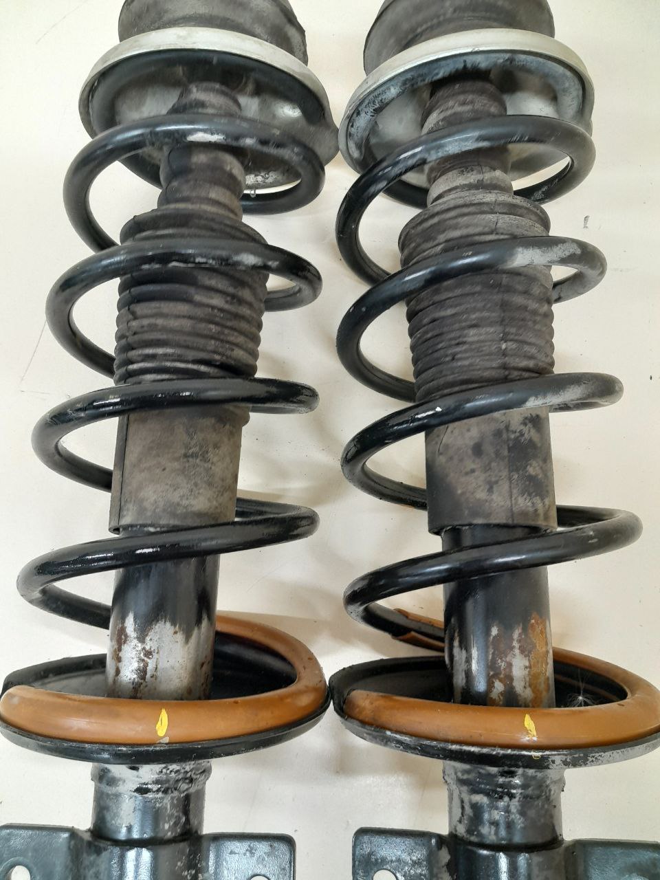 Амортизатор задний Renault Duster (HSA, HSM) 2012> Амортизатор задний Renault Duster (HSA, HSM) 2012>