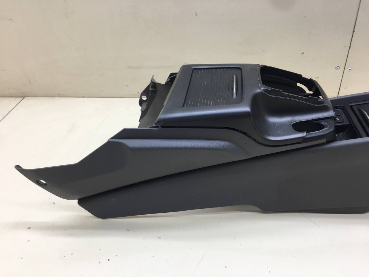 Консоль центральная Honda Civic 4D 2006-2012 Консоль центральная Honda Civic 4D 2006-2012
