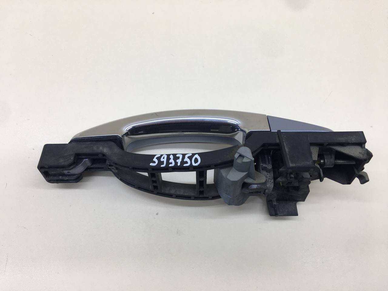 Ручка двери передней наружная правая Ford Focus 2 (DA) 2005-2008 Ручка двери передней наружная правая Ford Focus 2 (DA) 2005-2008