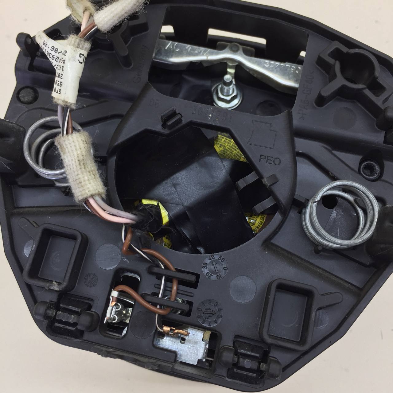 Подушка безопасности в рулевое колесо Skoda Rapid 2012-2020