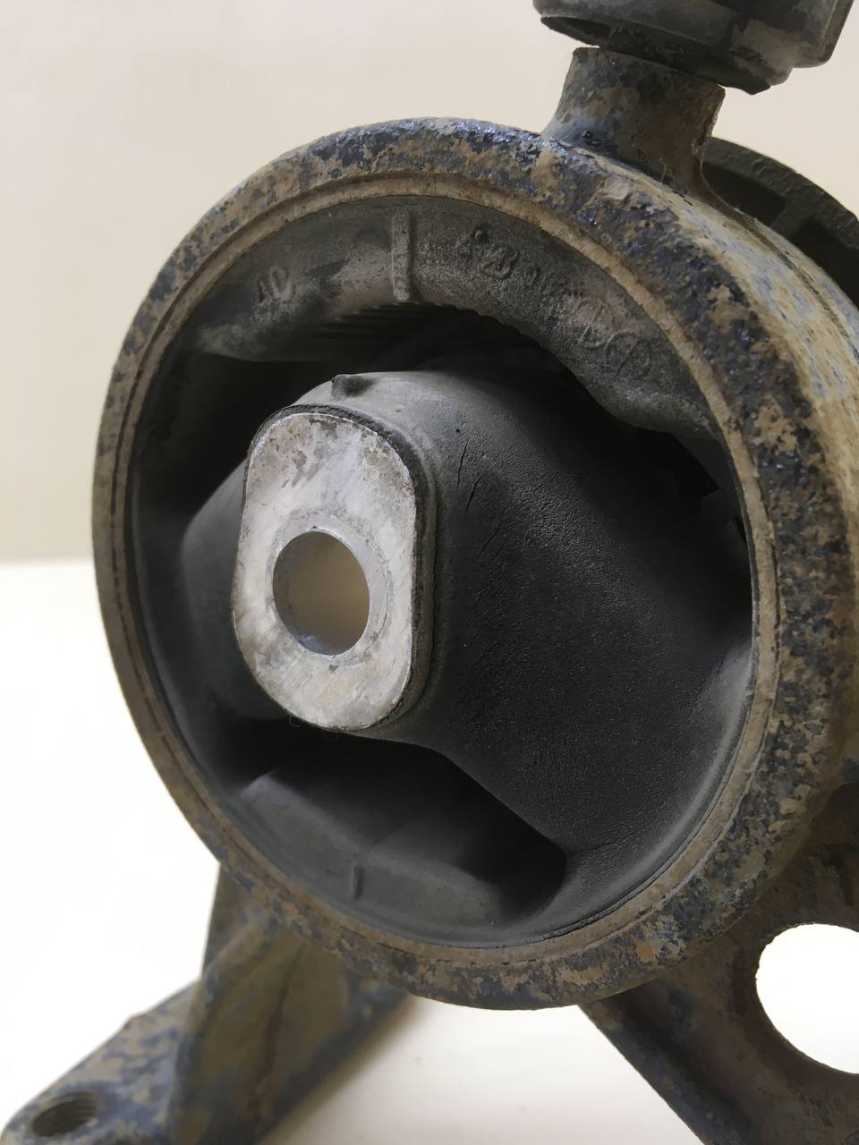 Опора двигателя задняя Toyota Rav 4 (A30) 2006-2013