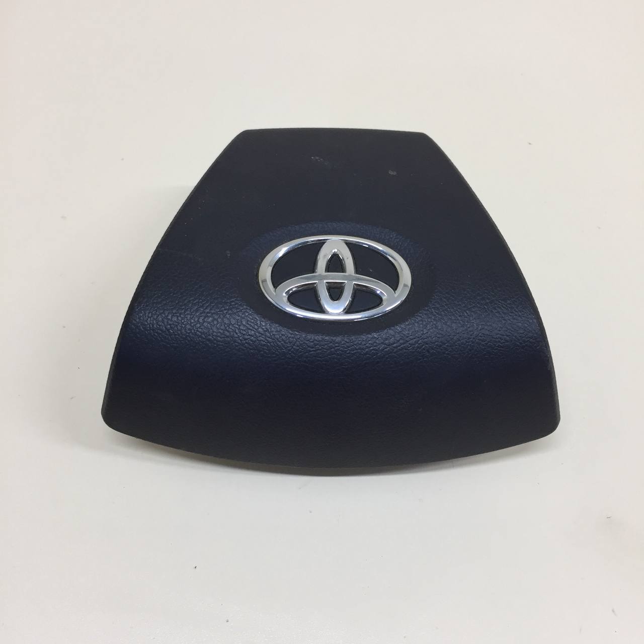 Подушка безопасности в рулевое колесо Toyota Camry (XV50) 2011-2017 Подушка безопасности в рулевое колесо Toyota Camry (XV50) 2011-2017