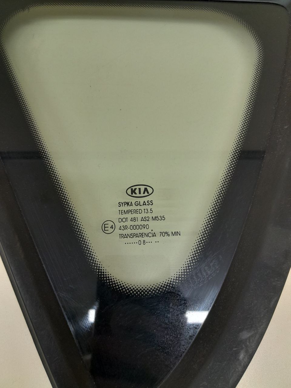 Стекло кузовное глухое левое Kia Ceed (ED) 2007-2012 Стекло кузовное глухое левое Kia Ceed (ED) 2007-2012