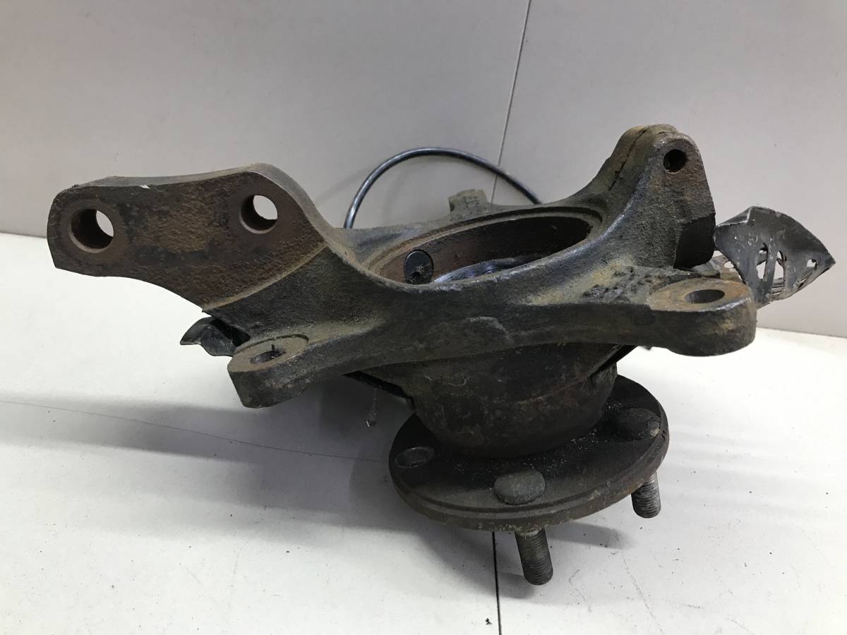 Кулак поворотный передний левый Subaru Impreza (G10) 1996-2000