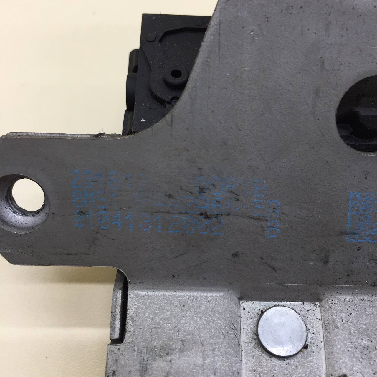 Замок багажника Ford Focus 2 (DA) 2005-2008 Замок багажника Ford Focus 2 (DA) 2005-2008