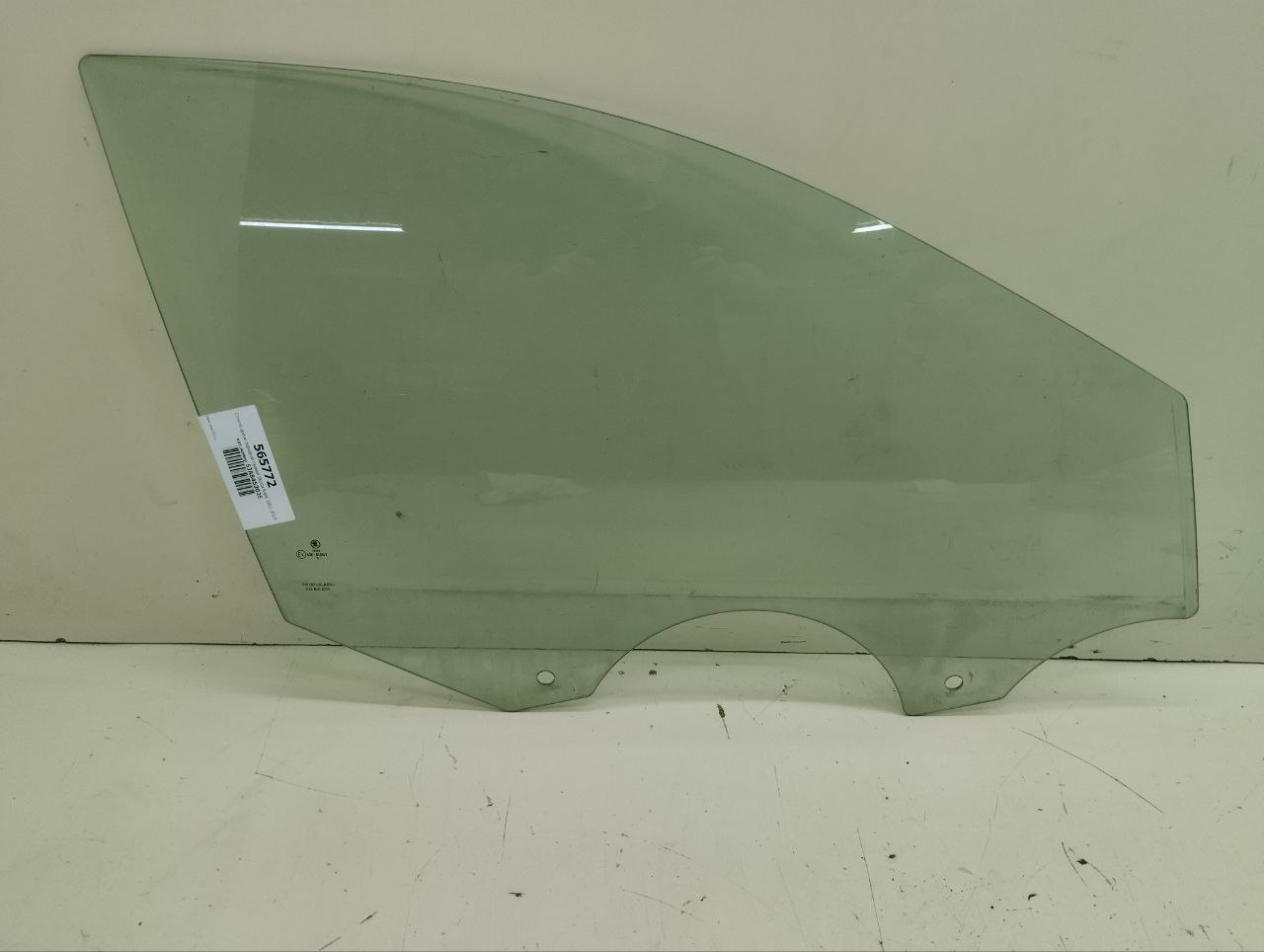 Стекло двери передней правой Skoda Rapid 2012-2020