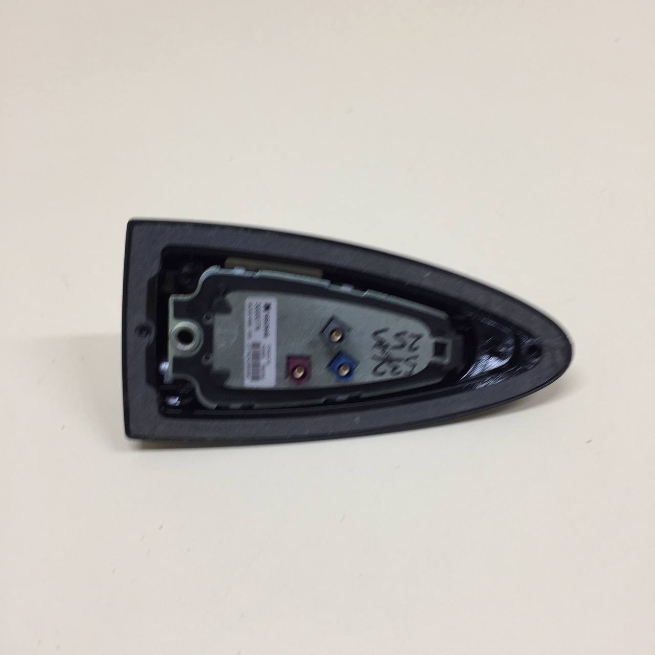 Антенна BMW 3-series E90/E91 2005-2011 Антенна BMW 3-series E90/E91 2005-2011