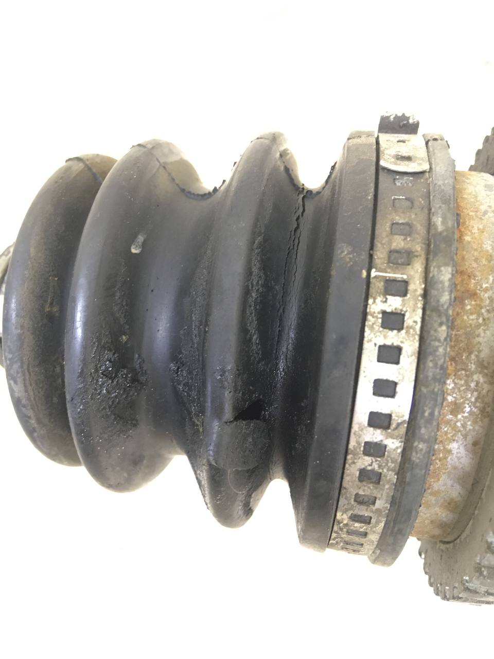 Полуось передняя левая Kia Sephia 2001-2004 Полуось передняя левая Kia Sephia 2001-2004