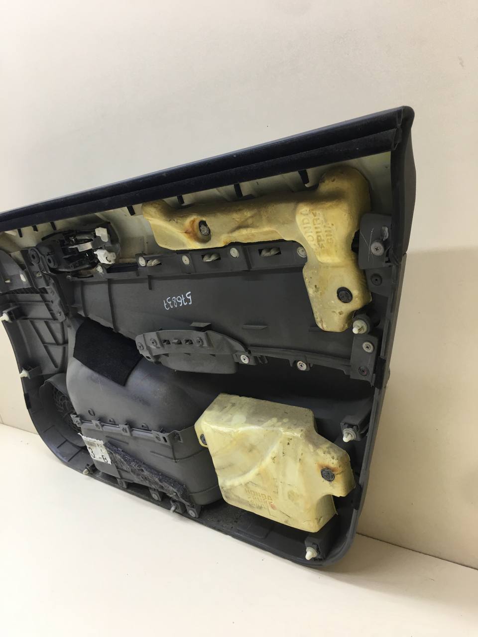 Обшивка двери передней левой Honda Civic 4D 2006-2012