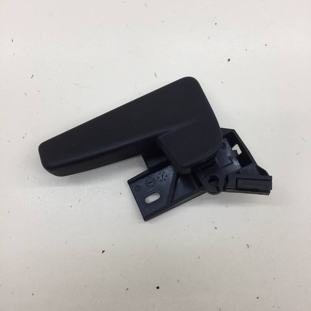 Ручка открывания капота Volkswagen Polo (MK5) 2011-2020 Ручка открывания капота Volkswagen Polo (MK5) 2011-2020