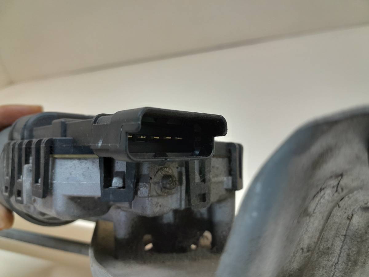 Трапеция стеклоочистителей Renault Duster (HSA, HSM) 2012> Трапеция стеклоочистителей Renault Duster (HSA, HSM) 2012>