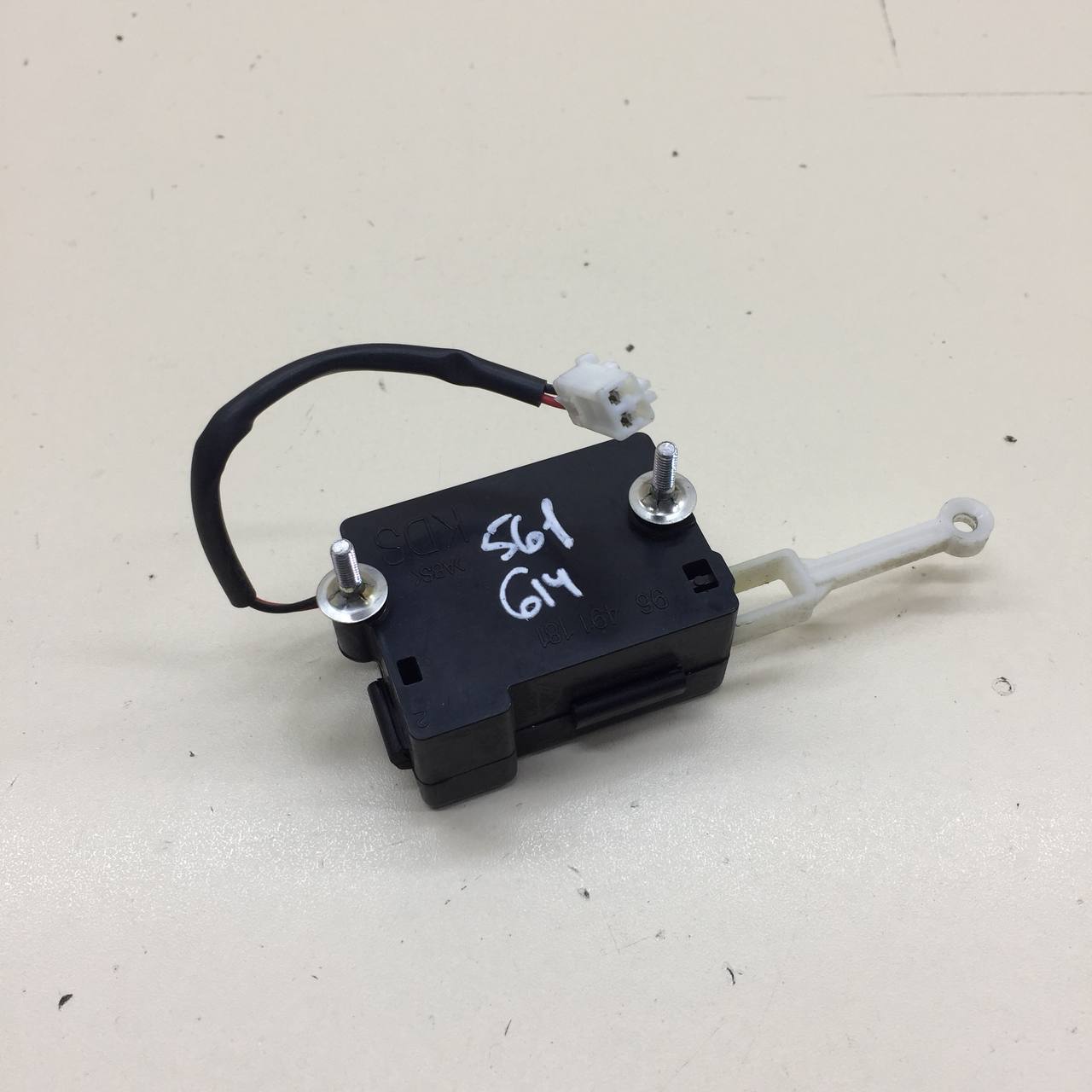 Активатор замка багажника Chevrolet Captiva (C140) 2011-2016 Активатор замка багажника Chevrolet Captiva (C140) 2011-2016