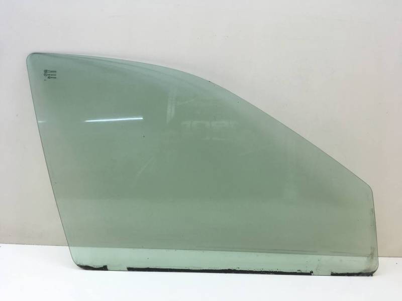 Стекло двери передней правой Lada Granta 2011>