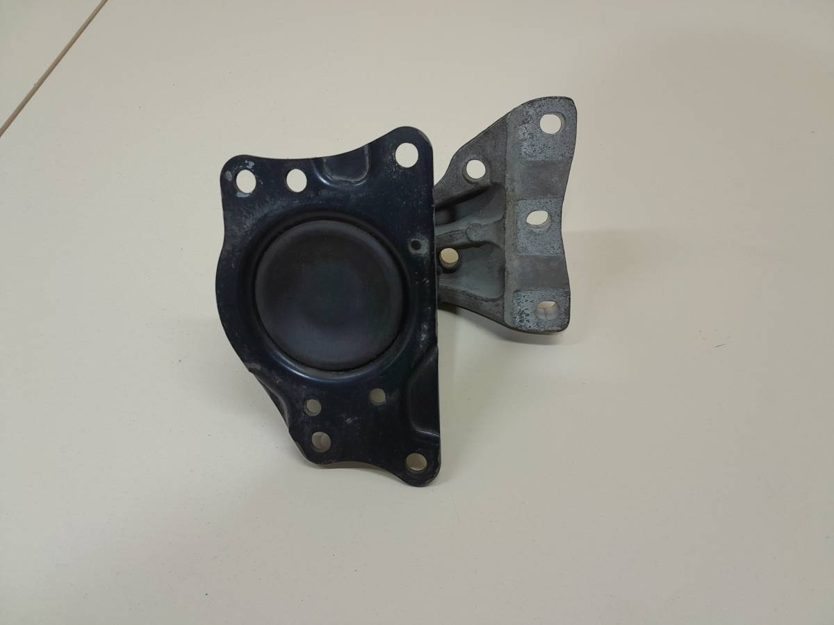 Опора двигателя правая Volkswagen Polo (Sed RUS) 2011> Опора двигателя правая Volkswagen Polo (Sed RUS) 2011>