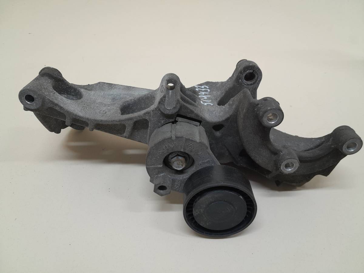 Кронштейн генератора Renault Duster (HSA, HSM) 2012> Кронштейн генератора Renault Duster (HSA, HSM) 2012>