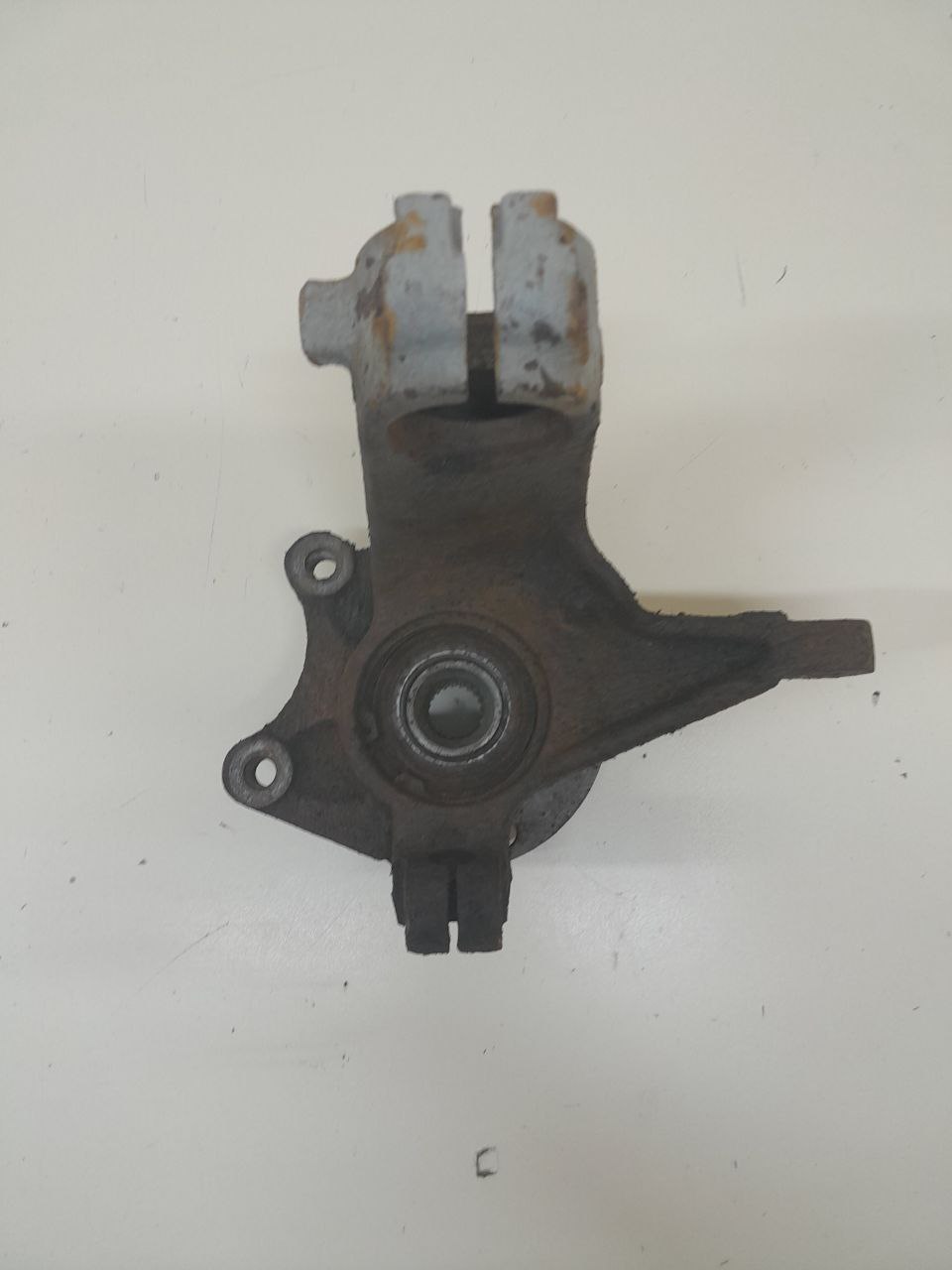 Кулак поворотный передний правый Peugeot 206 1998-2012