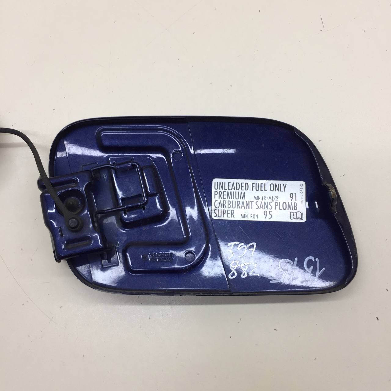 Лючок бензобака Volkswagen Touareg (7L) 2002-2010