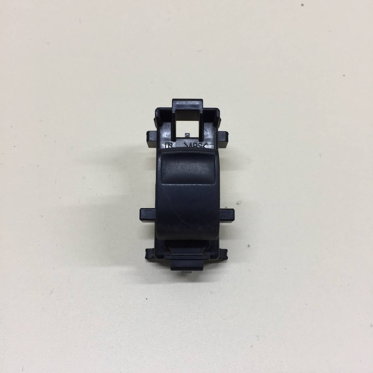 Кнопка стеклоподъемника Toyota Corolla E180 2013-2019 Кнопка стеклоподъемника Toyota Corolla E180 2013-2019