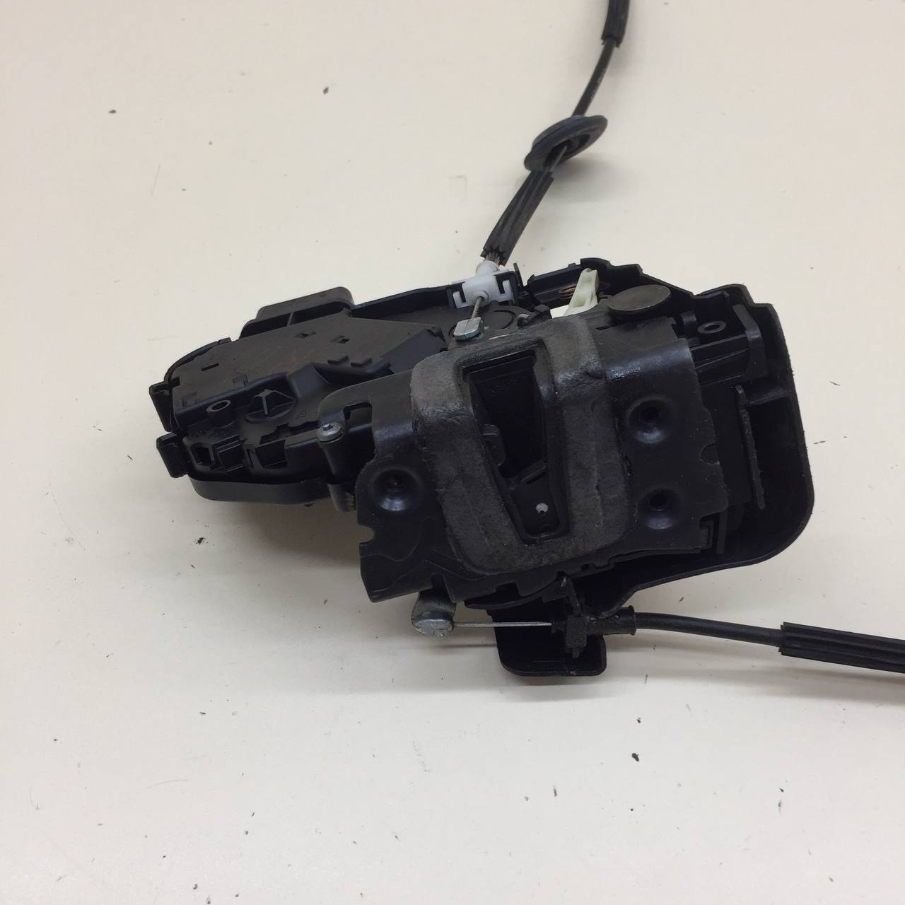 Замок двери передней правой Land Rover Range Rover Sport 2005-2012