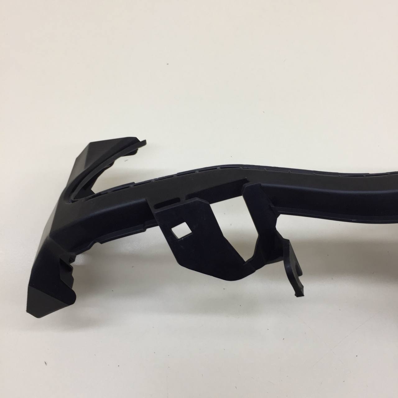 Кронштейн переднего бампера левый Subaru Impreza (GJ/G13) 2011-2014