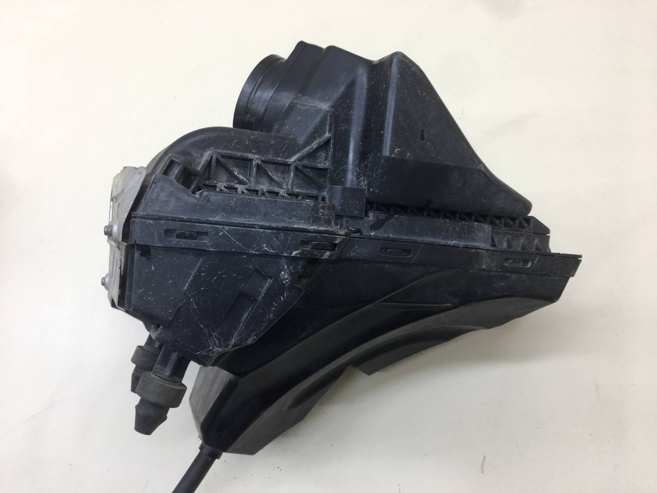 Корпус воздушного фильтра Audi A4 (B8) 2007-2011