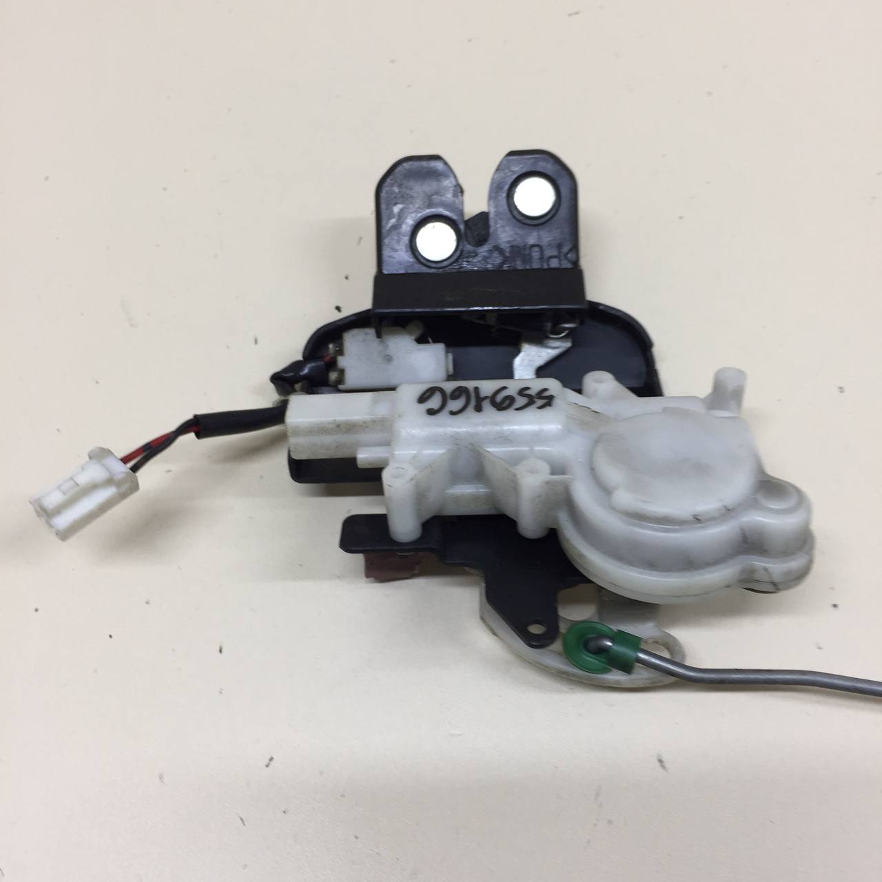 Замок багажника Mazda Mazda 6 (GG) 2002-2007 Замок багажника Mazda Mazda 6 (GG) 2002-2007