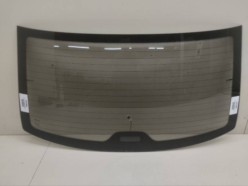 Стекло заднее Lada Granta 2011>