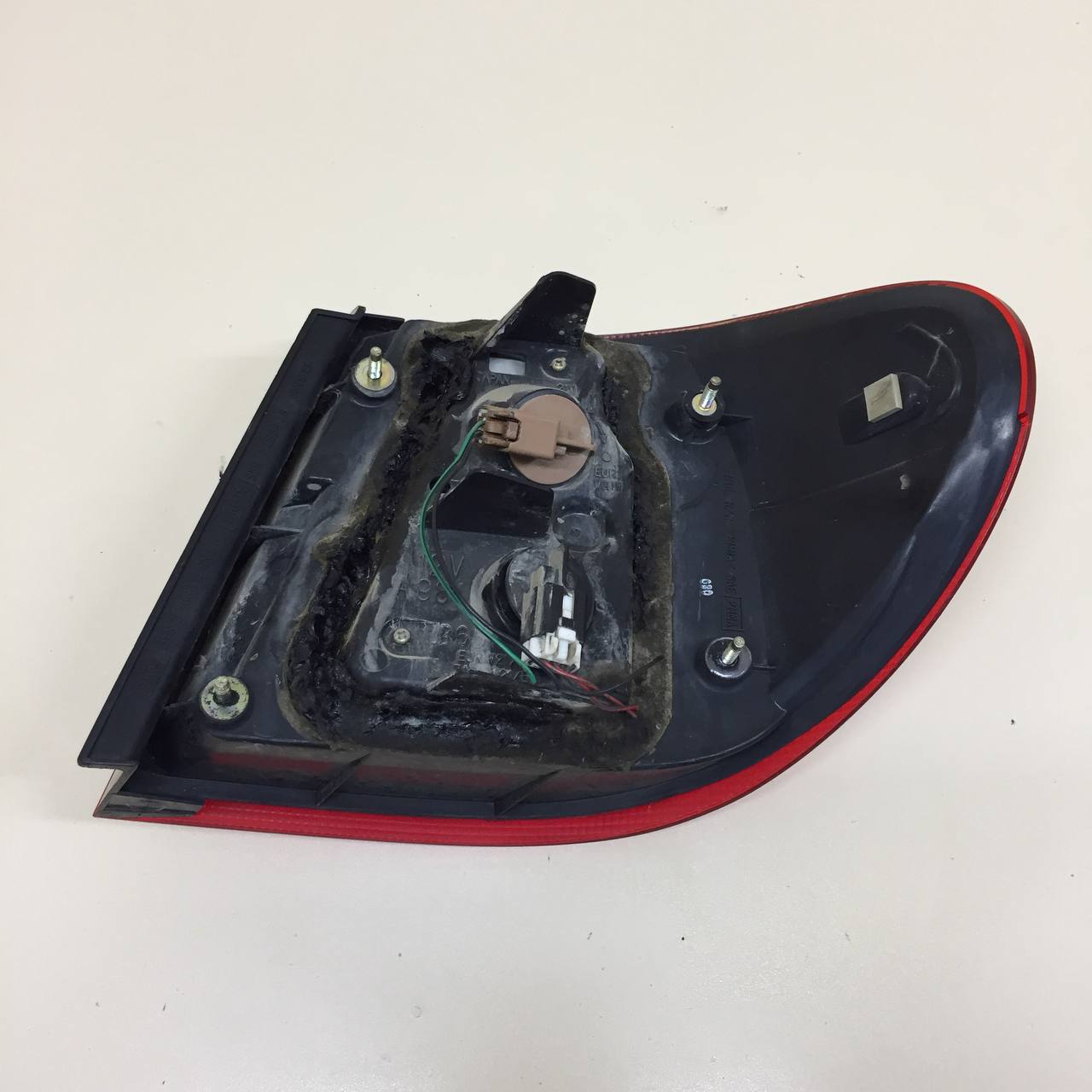 Фонарь задний наружный левый Nissan Almera (N16) 2000-2006 Фонарь задний наружный левый Nissan Almera (N16) 2000-2006