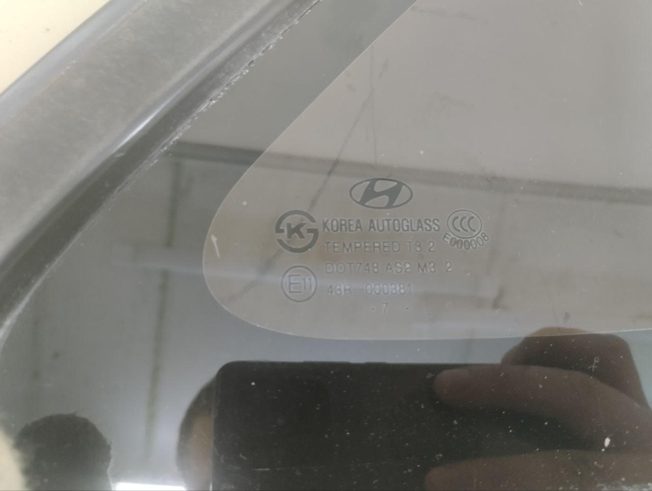Стекло кузовное глухое правое Hyundai Elantra (HD) 2006-2010 Стекло кузовное глухое правое Hyundai Elantra (HD) 2006-2010