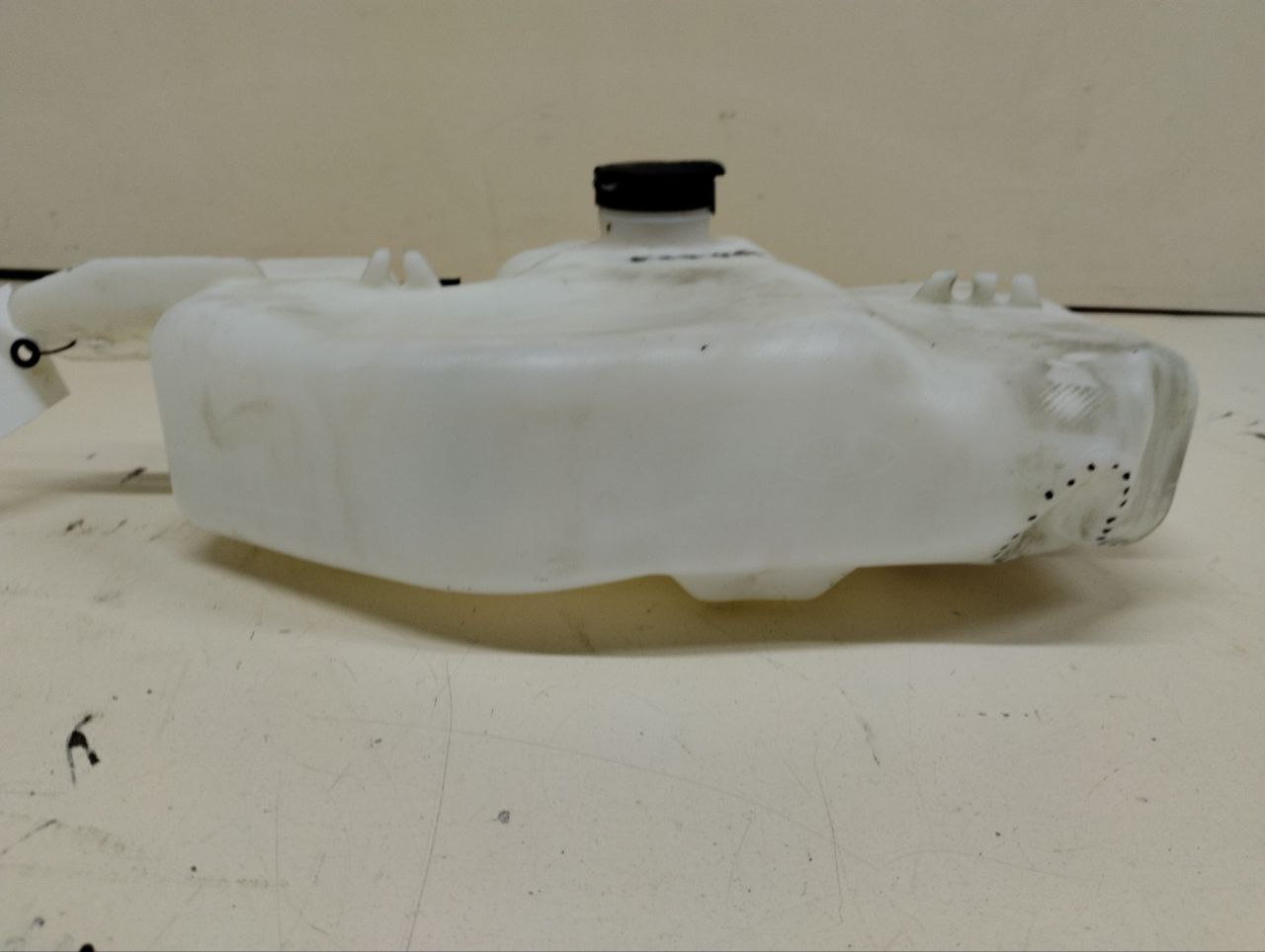 Бачок омывателя Lada Vesta 2015>