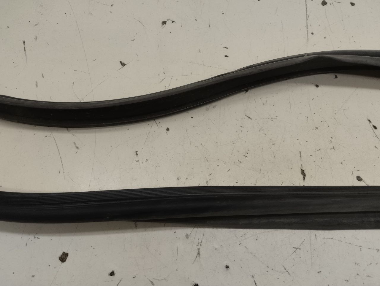 Уплотнитель (Наружный) Renault Sandero Stepway (5S) 2014-2022