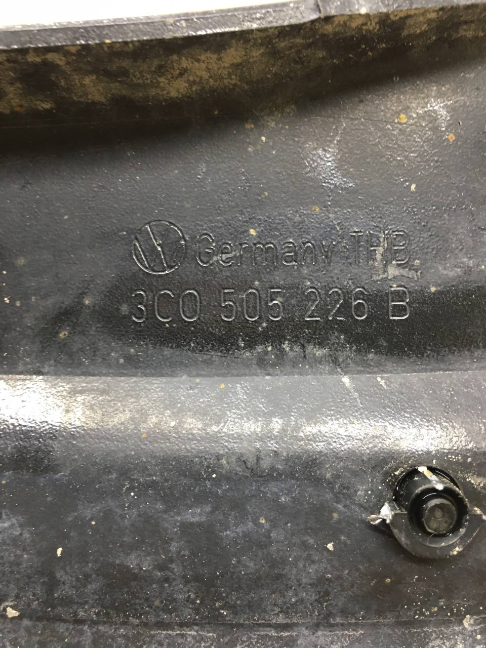 Рычаг задний продольный правый Volkswagen Tiguan (5N1) 2007-2011 Рычаг задний продольный правый Volkswagen Tiguan (5N1) 2007-2011