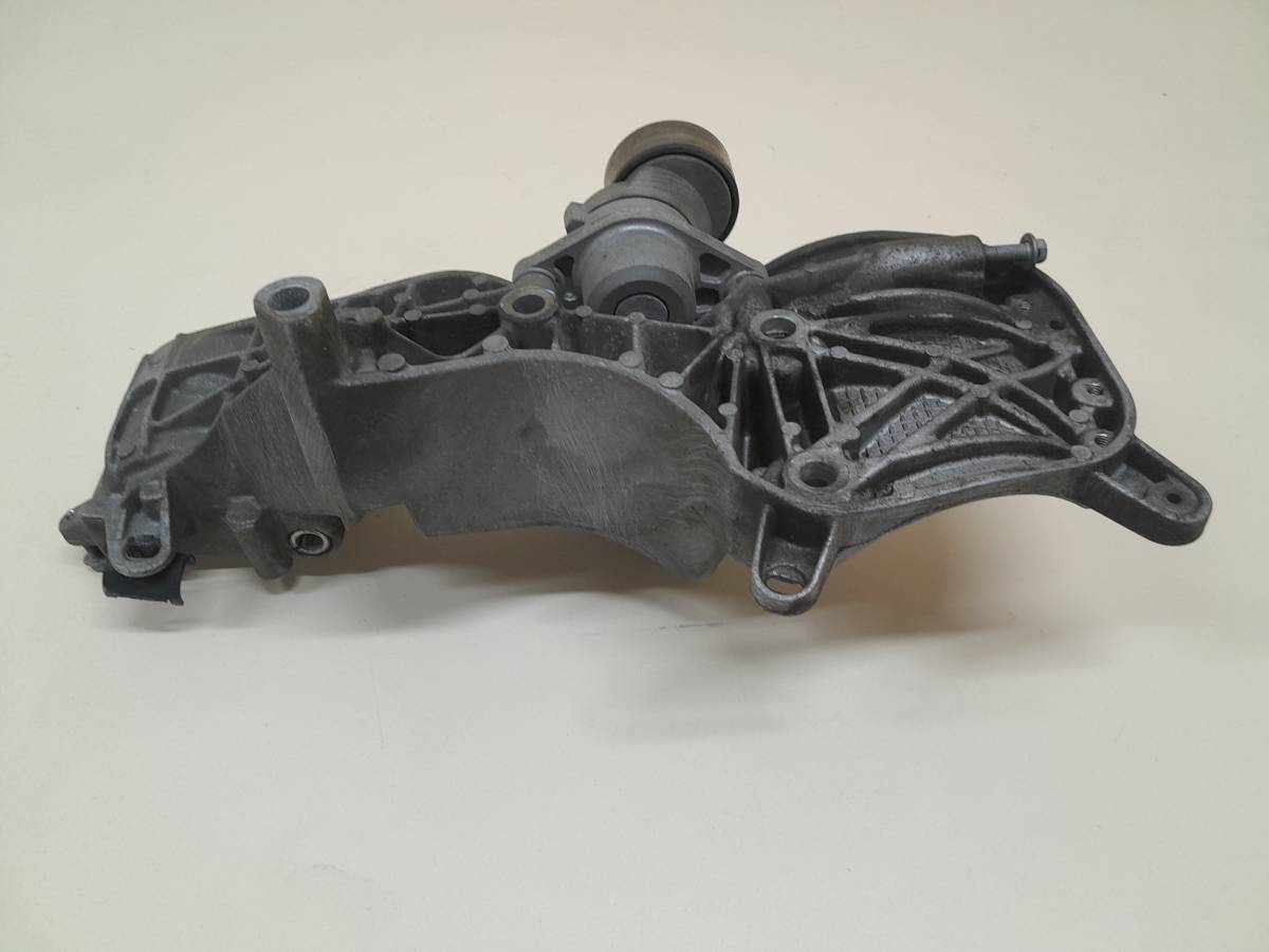 Кронштейн генератора Renault Sandero 2009-2014 Кронштейн генератора Renault Sandero 2009-2014