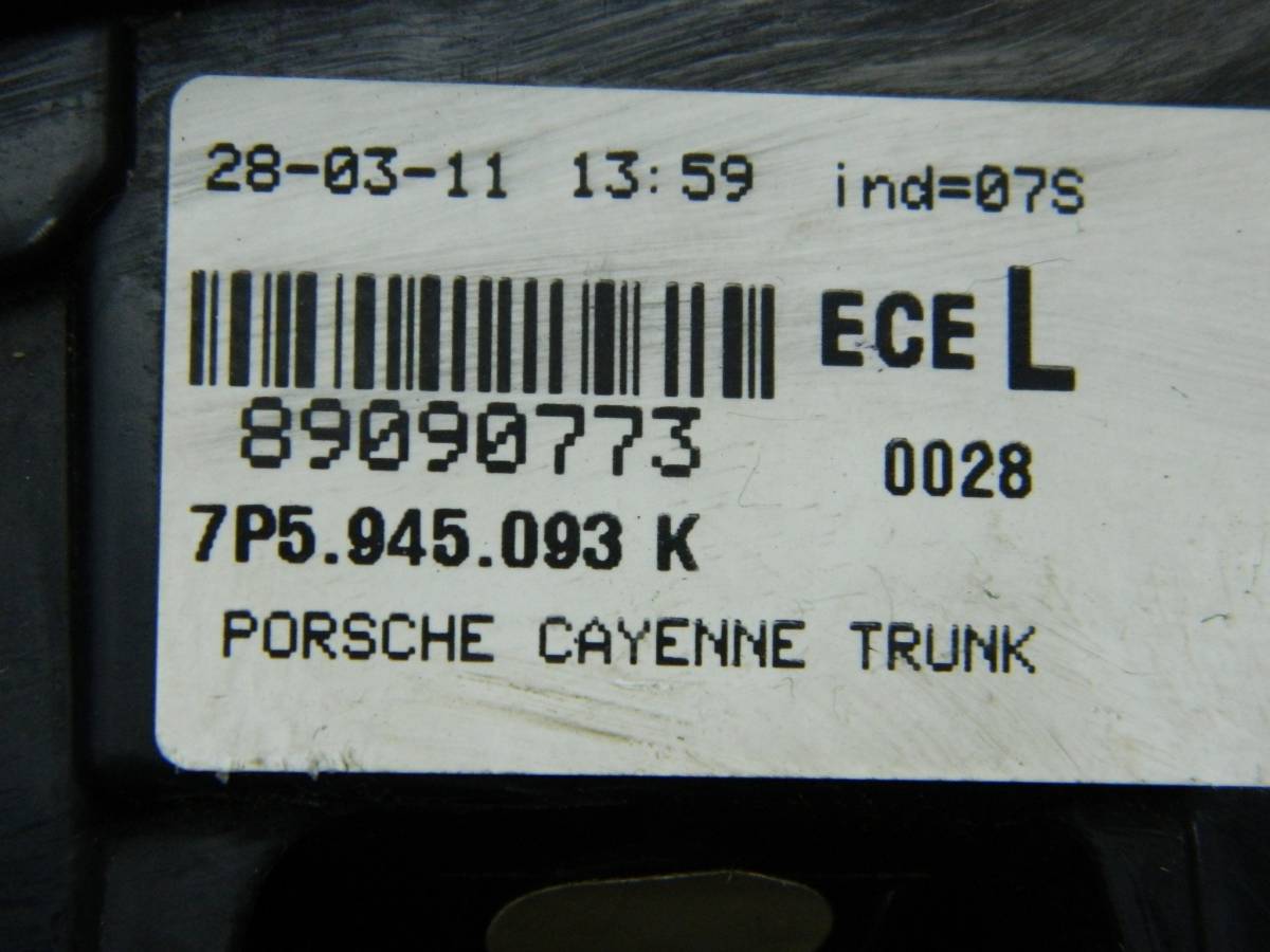 Фонарь задний внутренний левый Porsche Cayenne 2010-2017
