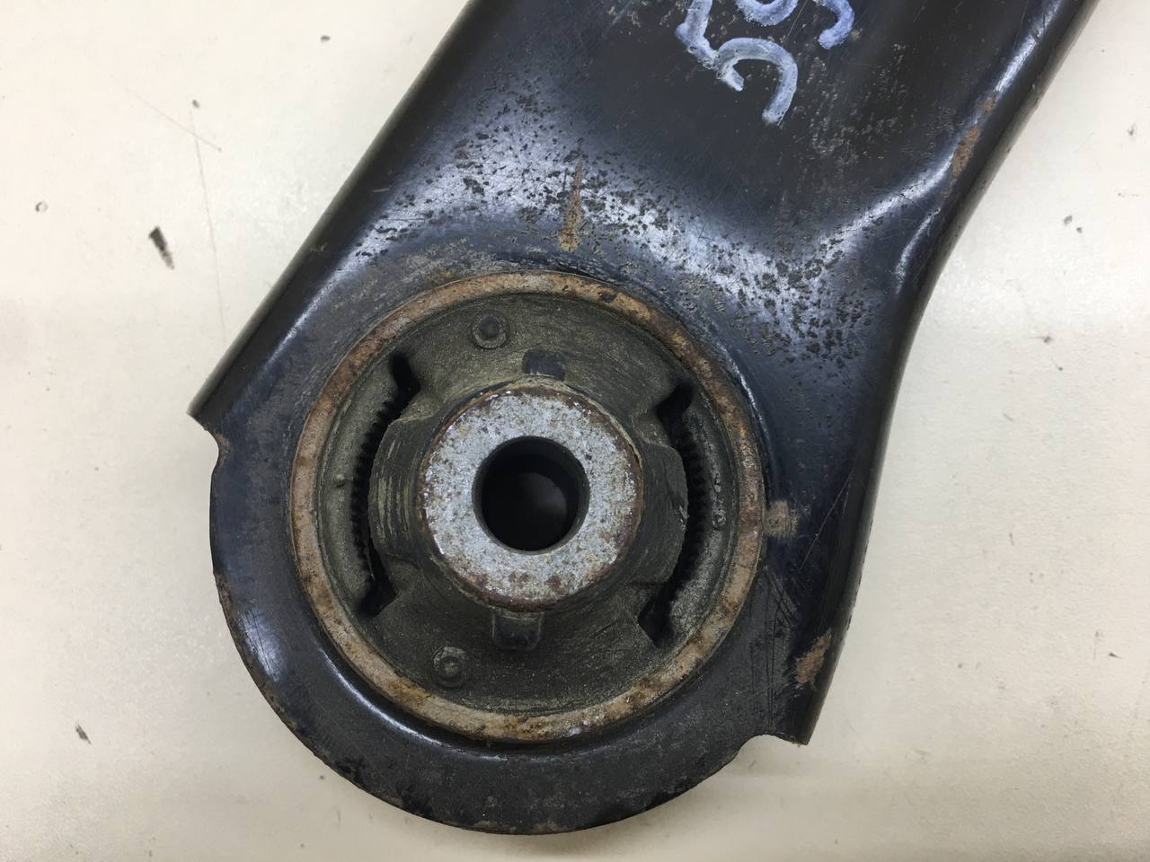 Рычаг передний правый Nissan Tiida (C11) 2007-2014