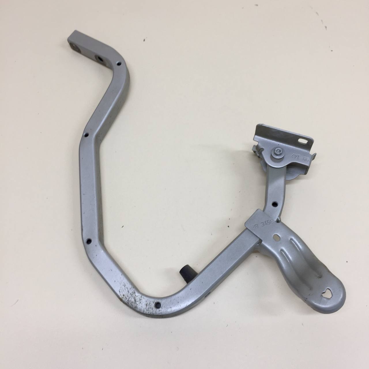 Петля крышки багажника Renault Logan (1) 2005-2014 Петля крышки багажника Renault Logan (1) 2005-2014
