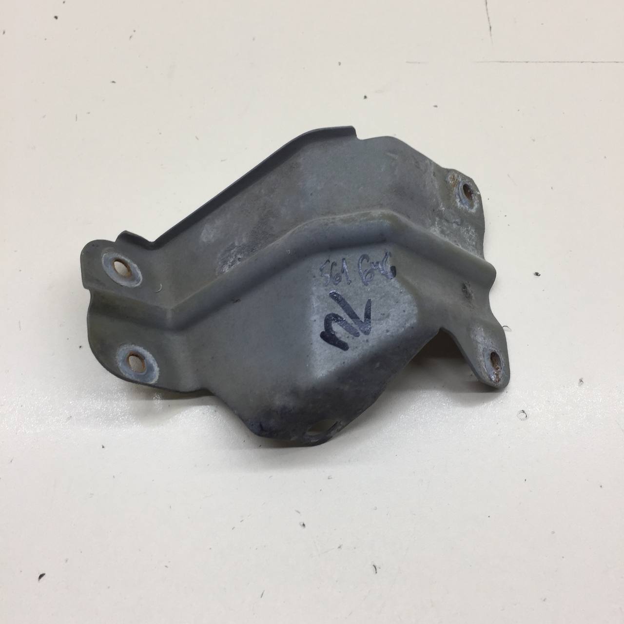 Кронштейн крепления крыла Chevrolet Captiva (C140) 2011-2016 Кронштейн крепления крыла Chevrolet Captiva (C140) 2011-2016