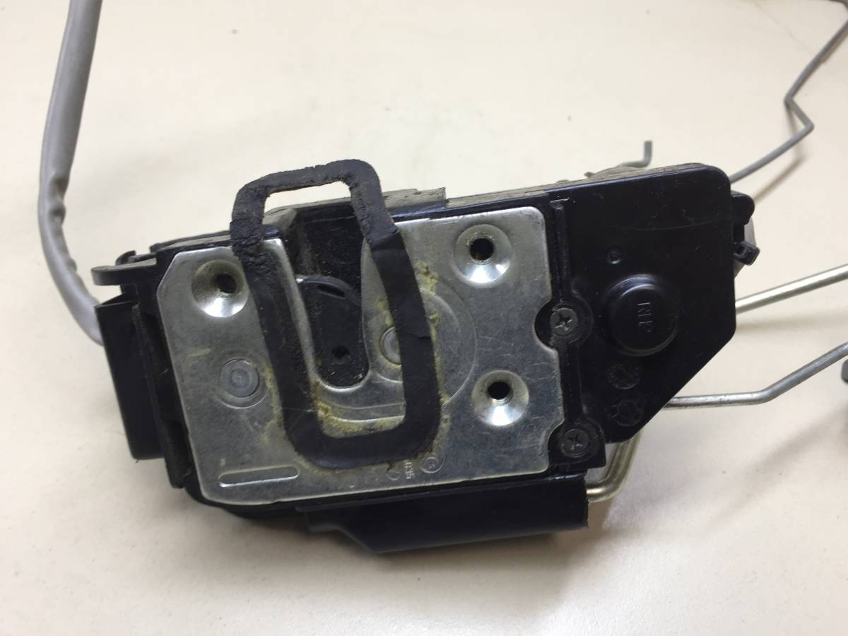 Замок двери передней правой Hyundai Getz 2002-2010