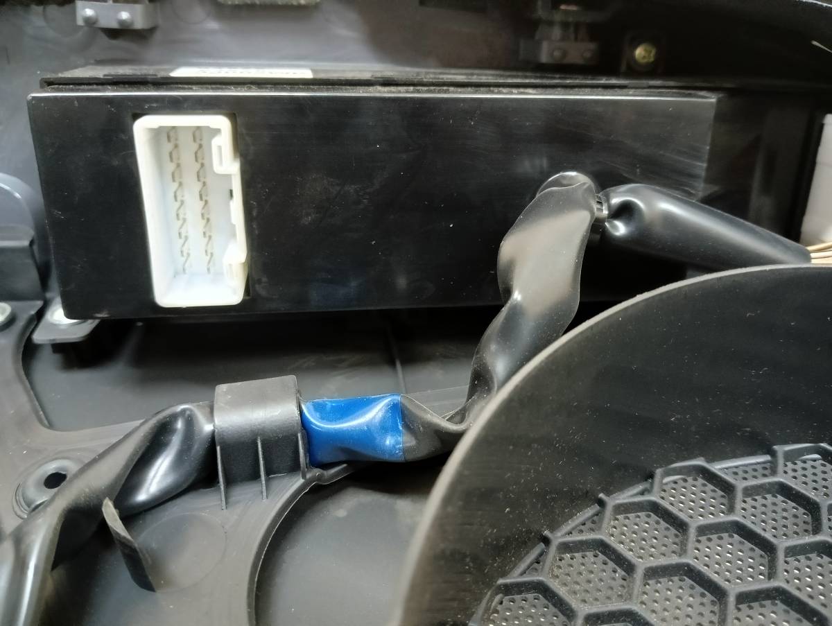 Обшивка двери передней правой Hyundai ix55 2007-2013