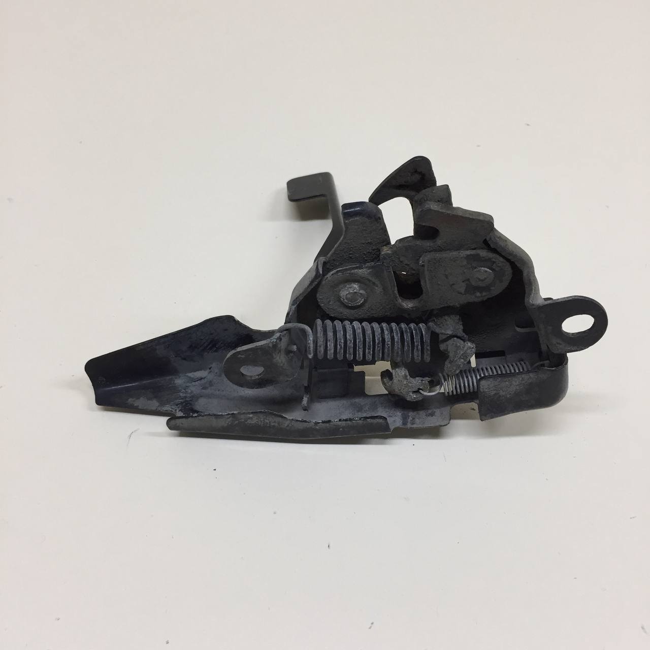 Замок капота Toyota Corolla E180 2013-2019