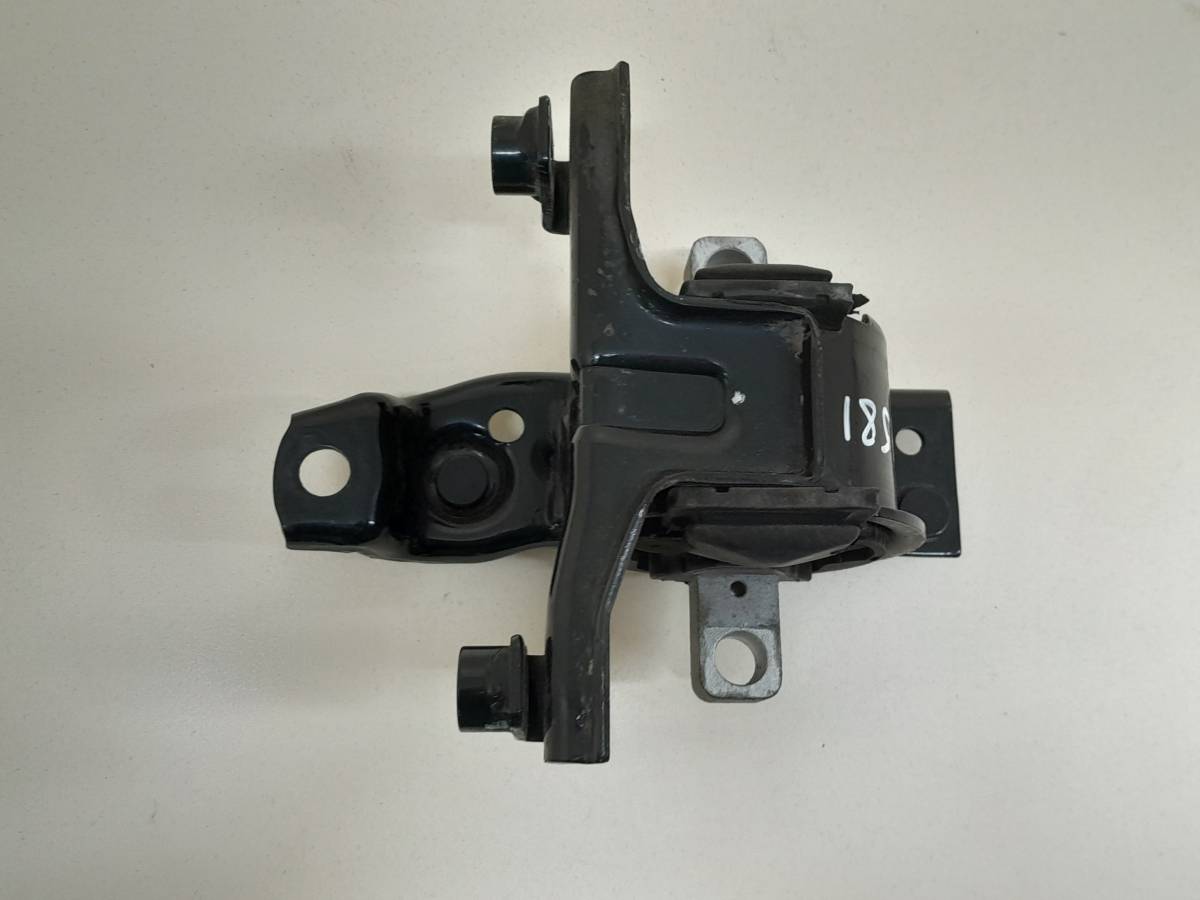 Опора КПП левая Volkswagen Polo (MK5) 2011-2020 Опора КПП левая Volkswagen Polo (MK5) 2011-2020