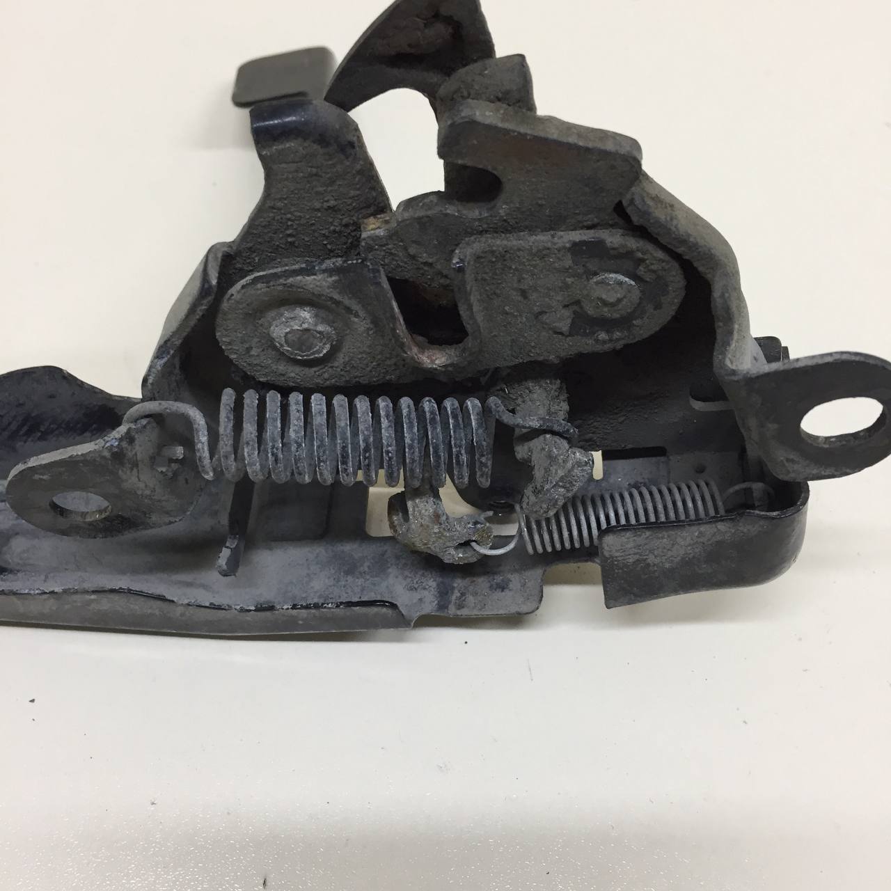 Замок капота Toyota Corolla E180 2013-2019