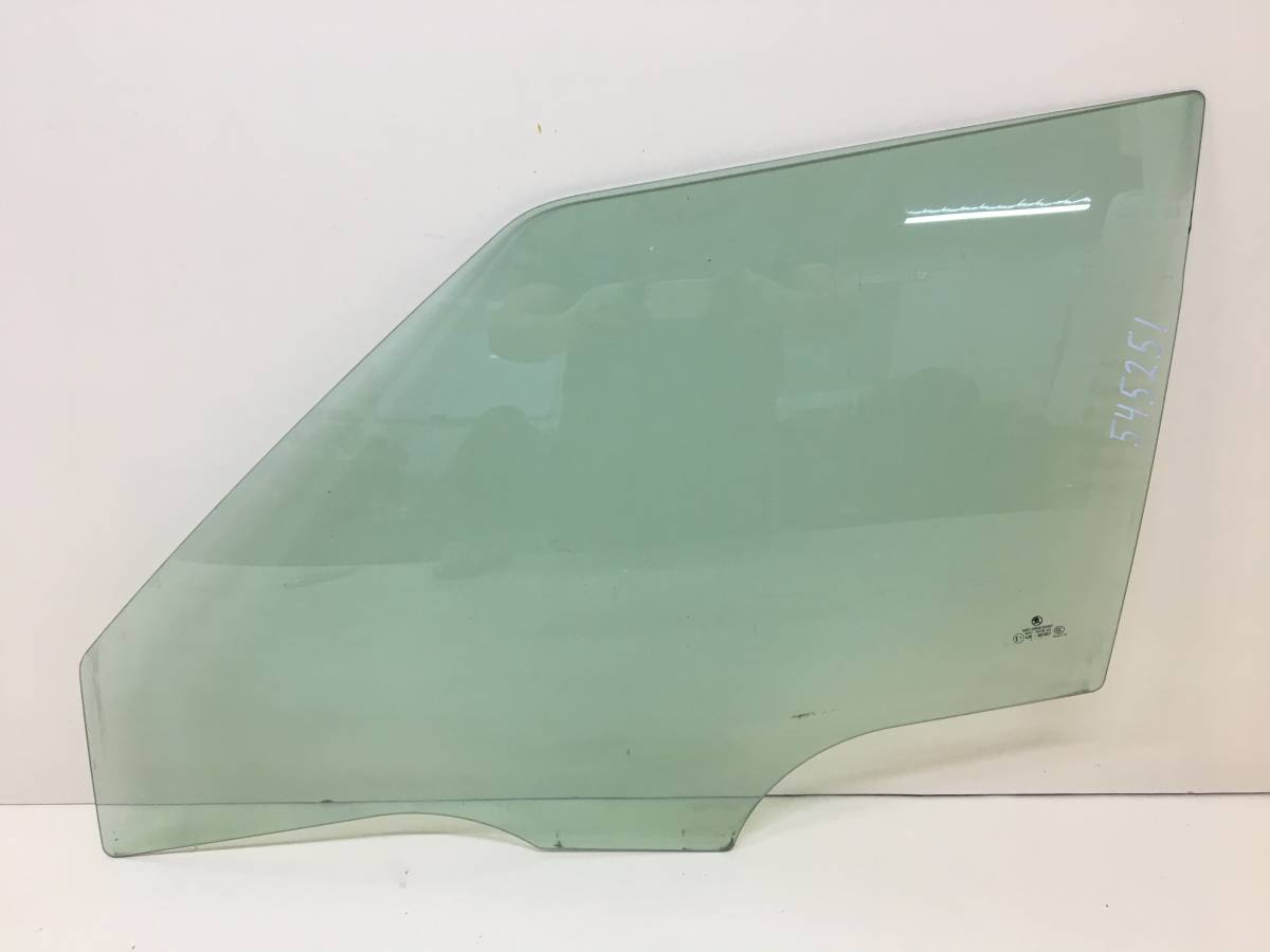 Стекло двери передней левой Skoda Fabia (5J) 2007-2014