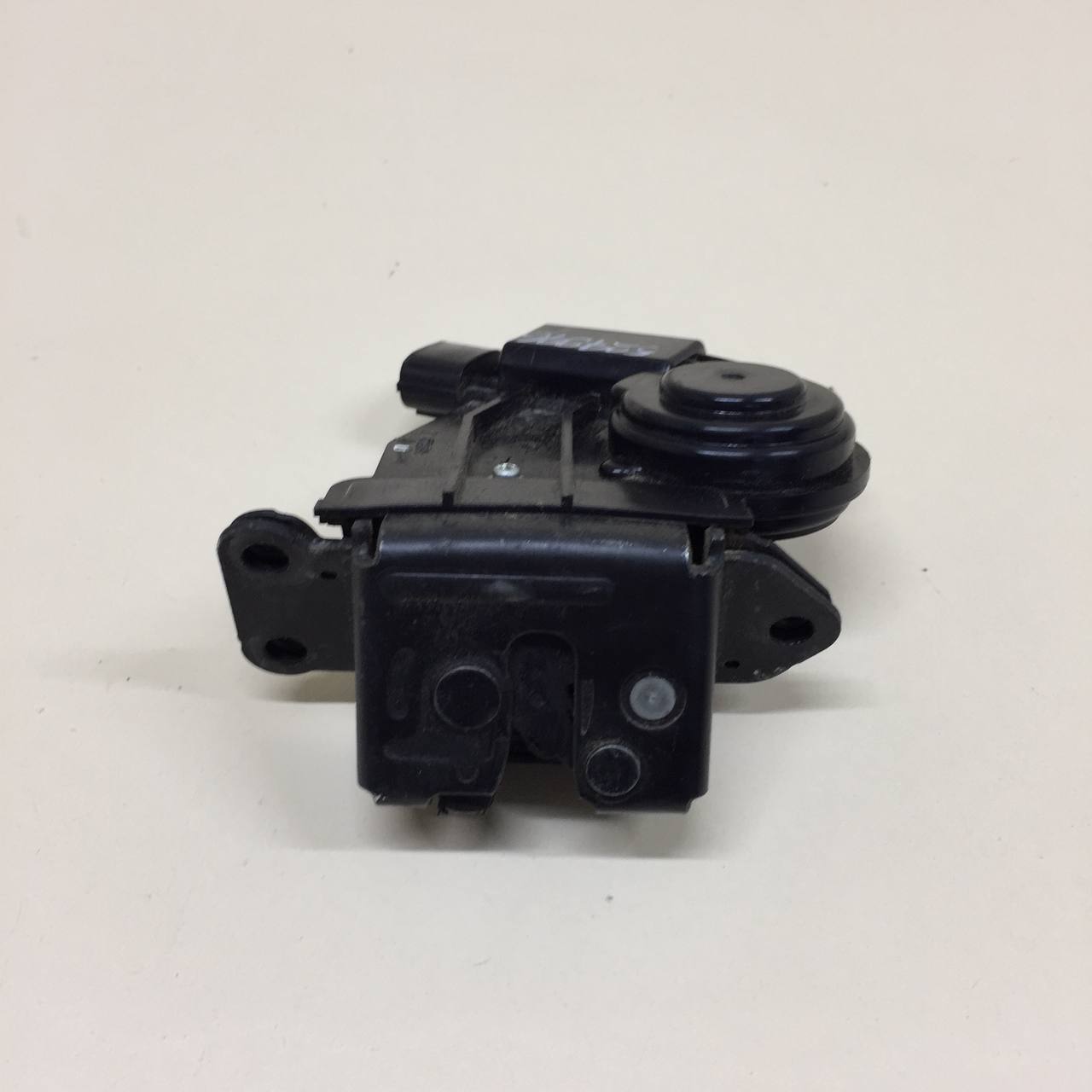 Замок багажника Toyota Auris (E150) 2006-2012