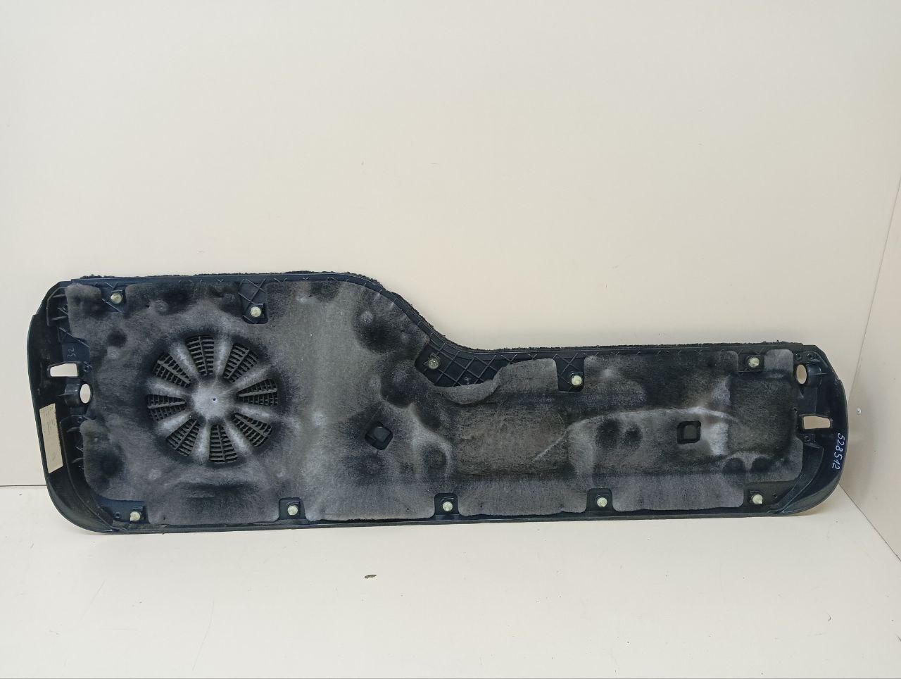 Обшивка двери багажника Land Rover Discovery 3 (L319) 2004-2009 Обшивка двери багажника Land Rover Discovery 3 (L319) 2004-2009