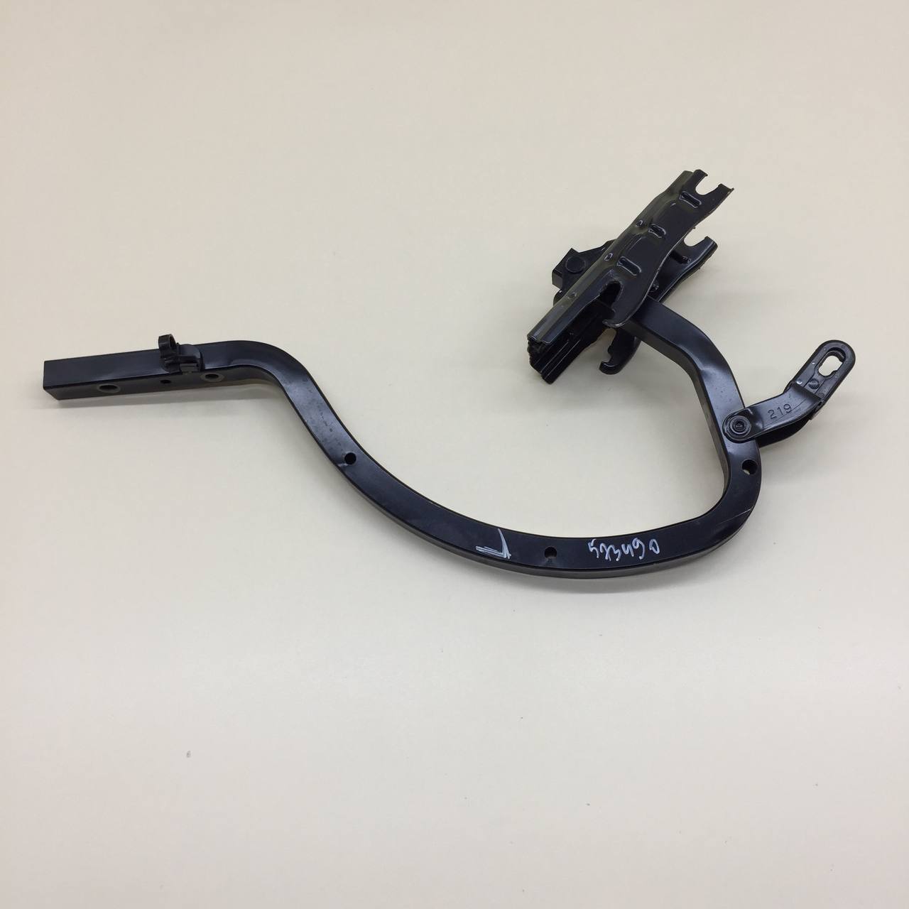 Петля крышки багажника Toyota Camry (XV50) 2011-2017 Петля крышки багажника Toyota Camry (XV50) 2011-2017