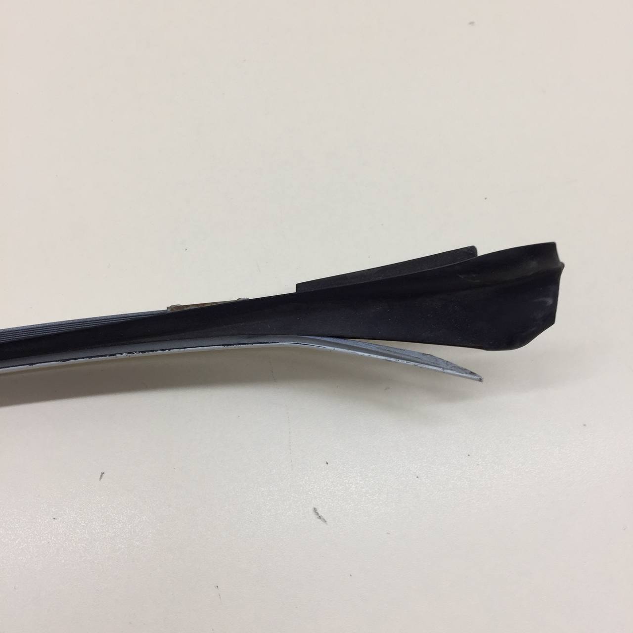 Молдинг лобового стекла BMW 3-series E90/E91 2005-2011